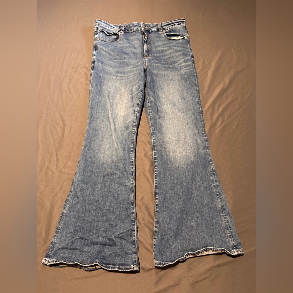 American Eagle High-Waisted Jeans (18)